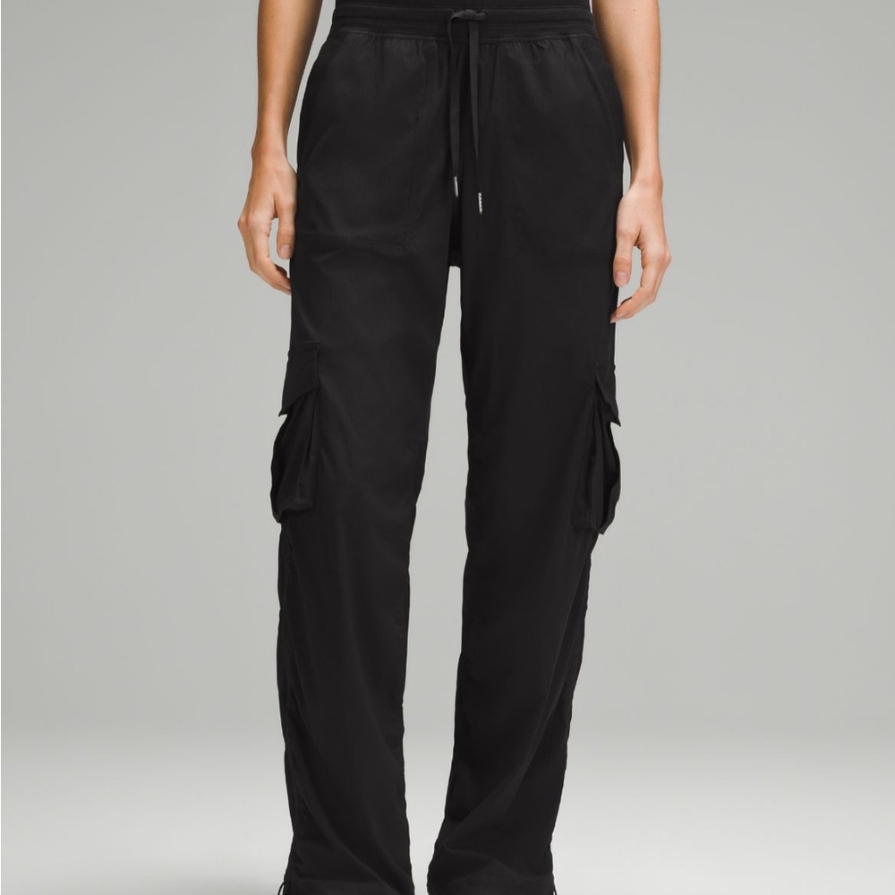 Lululemon Size Large Dance Studio Relaxed-Fit Mid-Rise
Cargo Pant